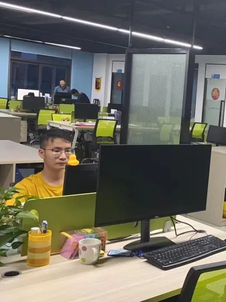 奋战一线丨万利国际官网人的假期这样过