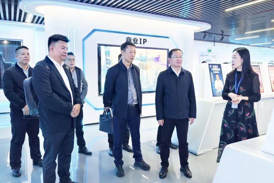 铜仁市大数据局党组书记、局长雷宏一行莅临万利国际官网集团旅行交流